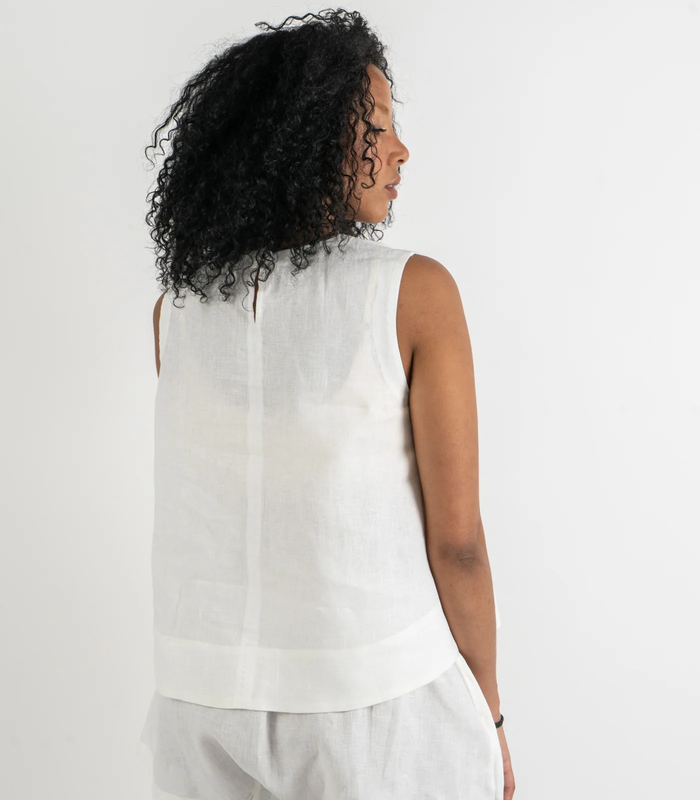 Organic Linen Sleeveless Lounge Shirt - Image 38